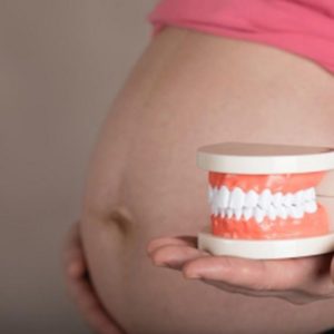 pregnant-woman-teeth-whitening
