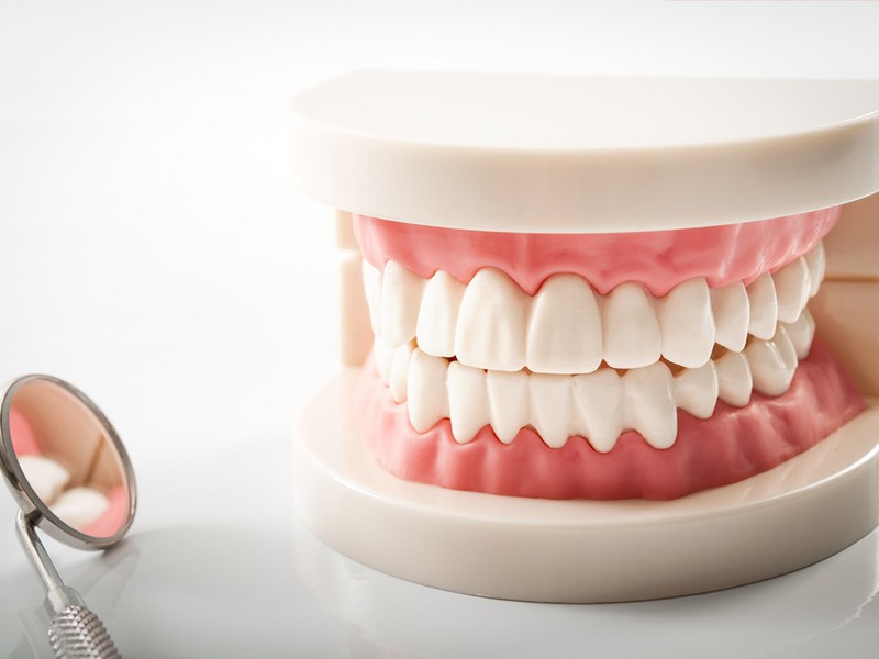 tooth-whitening-damage-enamel